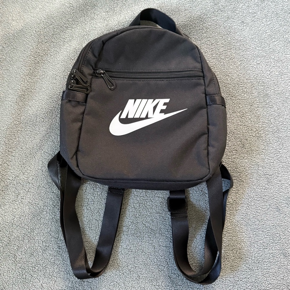 Nike Futura 365 Mini Backpack